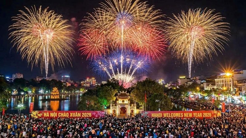 ​  Hà Nội: Mãn nhãn màn pháo hoa chào đón năm mới 2026