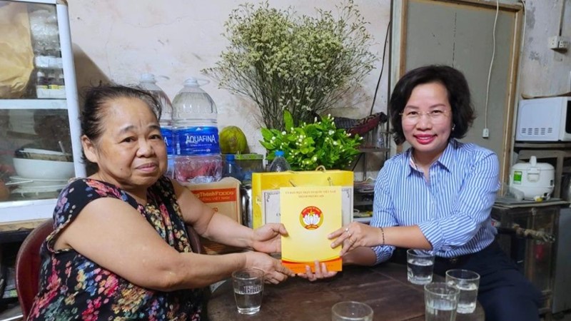 Gần 5.300 suất quà hỗ trợ hộ cận nghèo, khó khăn dịp Tết