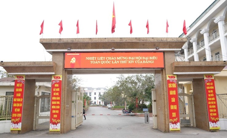 Cán bộ, đảng viên và nhân dân các xã phường trang hoàng nhà cửa, đường phố chào mừng Đại hội Đảng lần thứ XIV