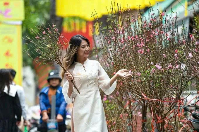 Chợ hoa Xuân phố cổ 2026 đã thu hút hơn 30 nghìn lượt người tham quan, mua sắm 