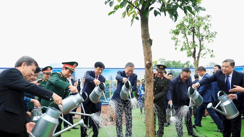 Hà Nội quyết tâm để qua mỗi mùa xuân, màu xanh lại đậm thêm; để mỗi thế hệ lớn lên được hít thở bầu không khí trong lành hơn