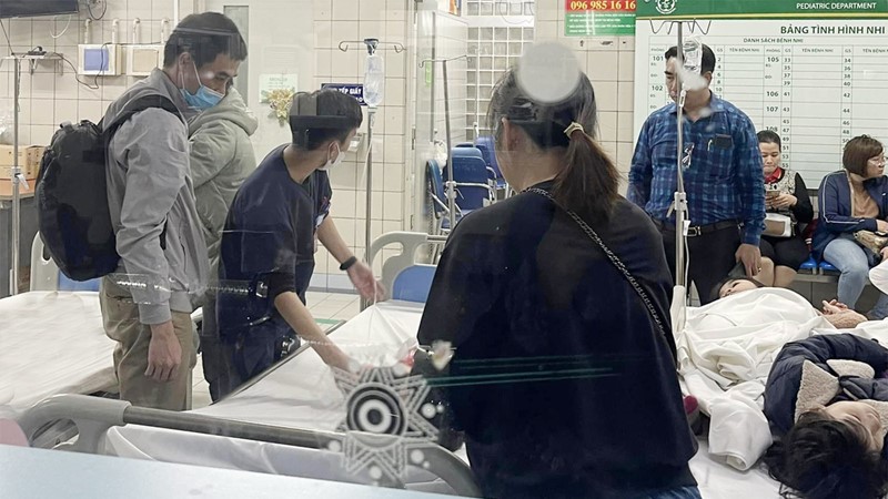 Hà Nội: 41 học sinh nhập viện sau bữa ăn trong buổi dã ngoại