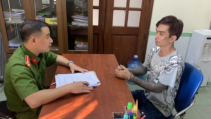 Khởi tố bị can ép cháu bé 3 tuổi hút ma túy