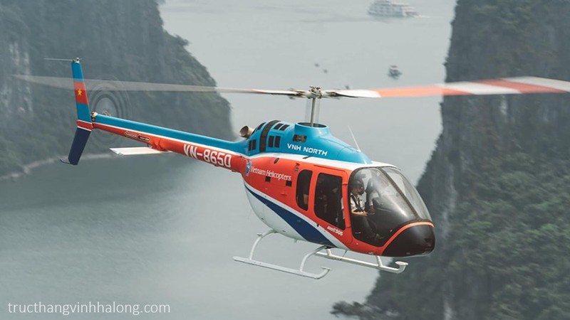 Tạm dừng dịch vụ bay ngắm cảnh sau tai nạn trực thăng ở vịnh Hạ Long