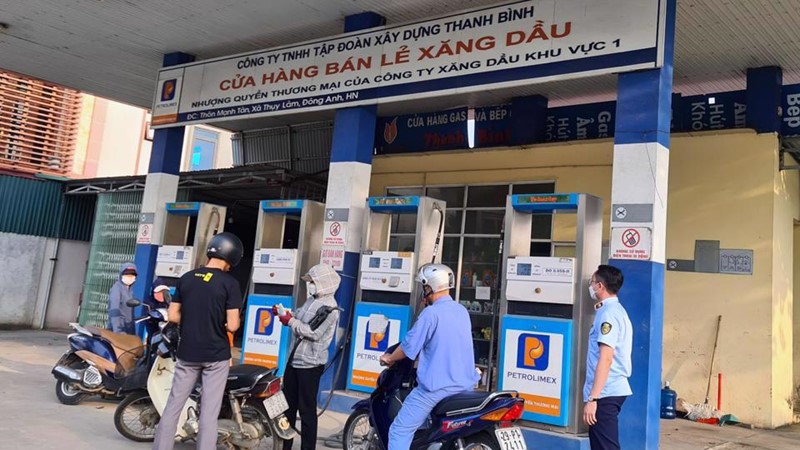 Giá xăng tăng vượt 24.000 đồng/lít