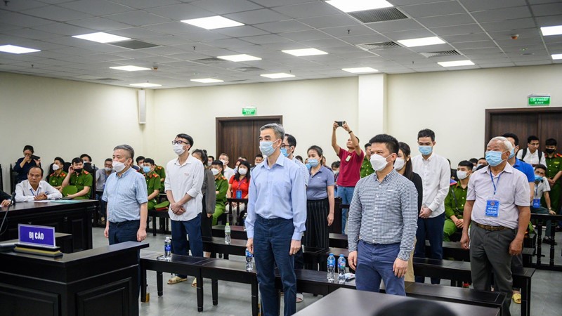 Cựu giám đốc bệnh viện Tim Hà Nội Nguyễn Quang Tuấn bị tuyên phạt 3 năm tù, nhưng không bị cấm hành nghề