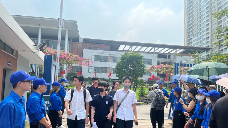 Có 2 thí sinh vi phạm Quy chế thi, vắng 594 thí sinh trong môn thi đầu tiên vào lớp 10 tại Hà Nội