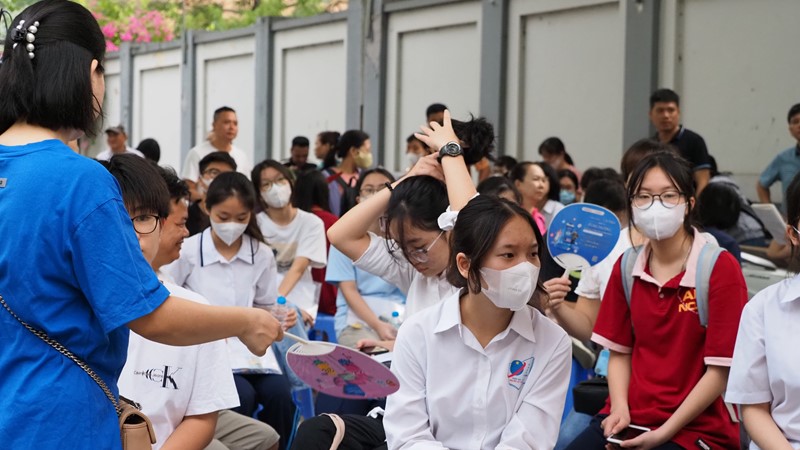 Hà Nội, nhiều học sinh bất ngờ "trúng tủ" đề thi môn Ngữ Văn