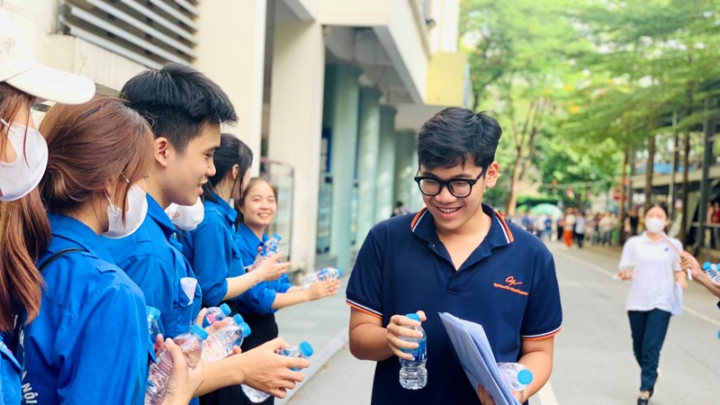 1 triệu thí sinh cả nước hoàn thành ngày thi đầu tiên: 11 thí sinh vi phạm quy chế thi môn Văn