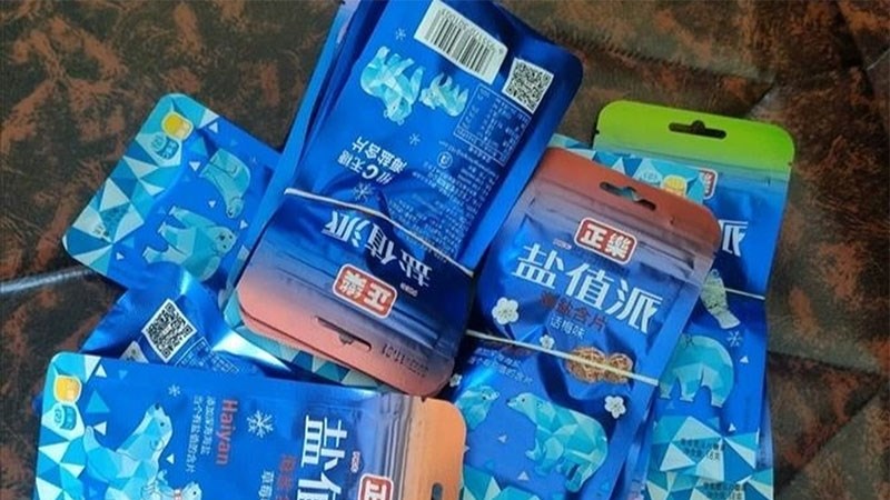 Hà Nội: 11 học sinh có biểu hiện bị ngộ độc khi ăn “kẹo lạ” không rõ nguồn gốc