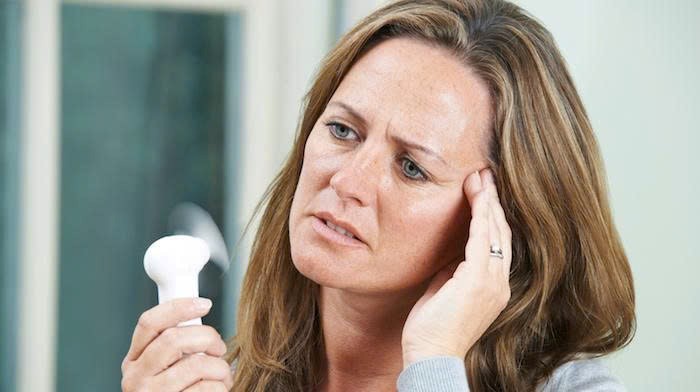 Mãn kinh, tiền mãn kinh: Nguyên nhân, triệu chứng và điều trị