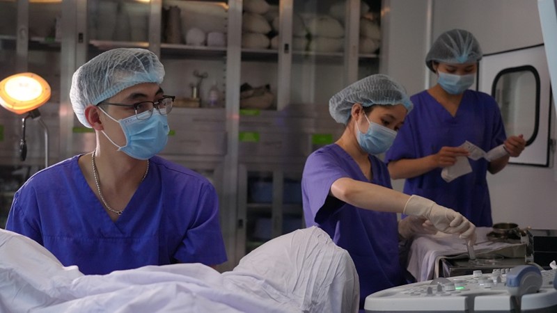 Hạnh phúc đong đầy với người phụ nữ chỉ còn 0.01% cơ hội làm mẹ