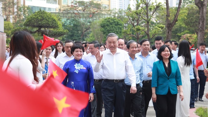 Tổng Bí thư Tô Lâm trải nghiệm giáo dục STEM cùng học sinh Hà Nội