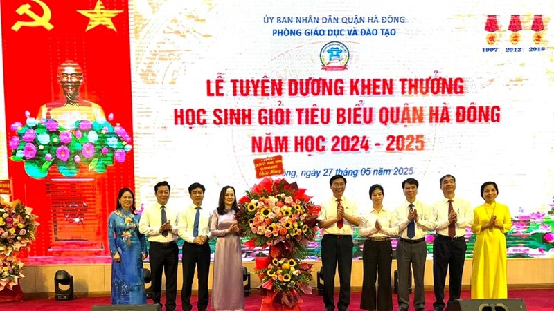 Tuyên dương 168 học sinh giỏi tiêu biểu 