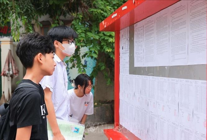 Sáng nay (6/6), thí sinh Hà Nội làm thủ tục dự thi vào lớp 10 THPT năm 2025-2026