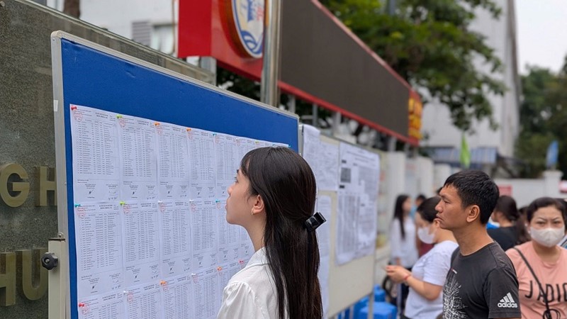 Sáng nay (6/6), thí sinh Hà Nội làm thủ tục dự thi vào lớp 10 THPT năm 2025-2026