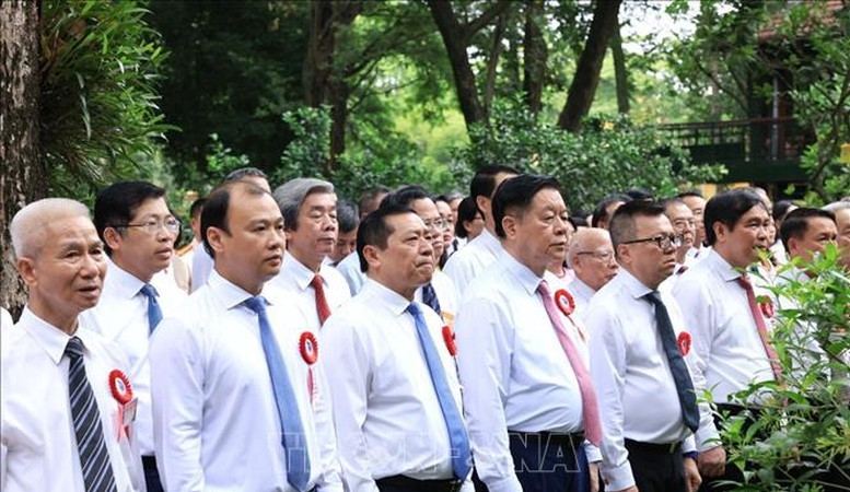 Lễ báo công dâng Bác nhân kỷ niệm 100 năm Ngày Báo chí Cách mạng Việt Nam