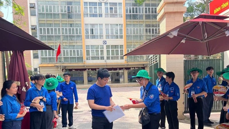 Hơn 8.000 tình nguyện viên Thủ đô tiếp sức mùa thi tốt nghiệp THPT năm 2025