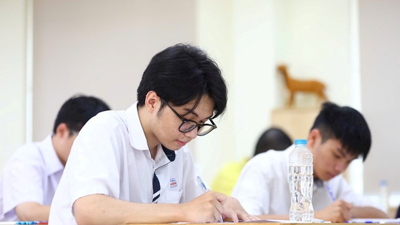 Cả nước có 5 thí sinh bị đình chỉ trong buổi thi sáng 27/6