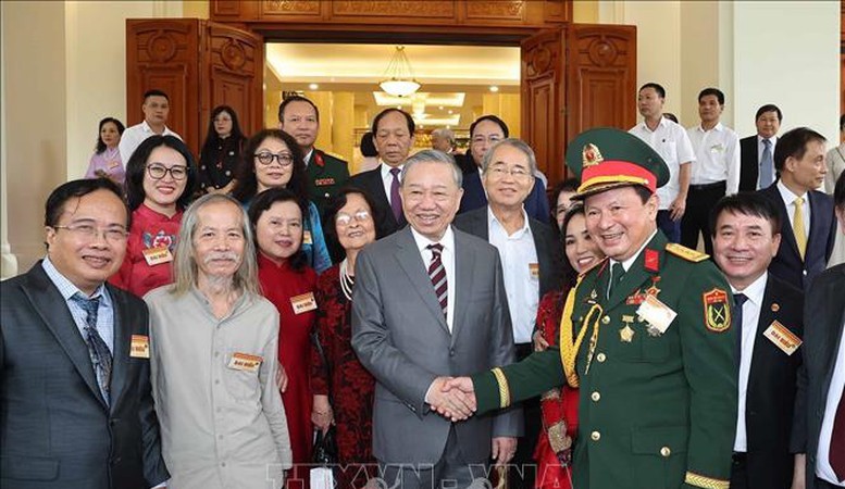 Tổng Bí thư: Trí thức, nhà khoa học, văn nghệ sĩ tiếp tục là lực lượng tiên phong mở đường cho dân tộc tiến lên mạnh mẽ
