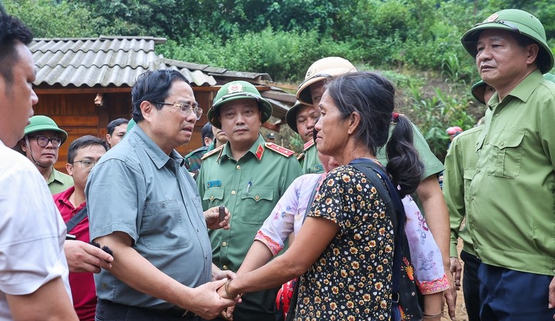 Thủ tướng yêu cầu chậm nhất tháng 9 phải bố trí đất, xây dựng lại nhà ở cho các hộ bị mất nhà do thiên tai