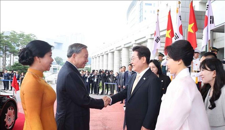 Tổng thống Hàn Quốc chủ trì Lễ đón trọng thể Tổng Bí thư Tô Lâm và Phu nhân