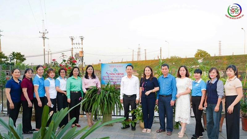 Hội Phụ nữ  xã Quốc Oai: Gắn biển công trình chào mừng Đại hội đại biểu Phụ nữ thành phố Hà Nội lần thứ XVII