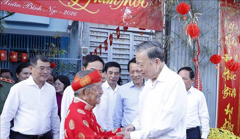 Tổng Bí thư Tô Lâm đến thăm, chúc Tết nhà nghiên cứu Nguyễn Đình Tư