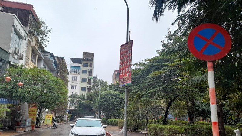 Người dân bất bình vì doanh nghiệp tư nhân được cấp phép trông giữ xe tại khu vực vườn hoa Trần Quang Diệu (?!)