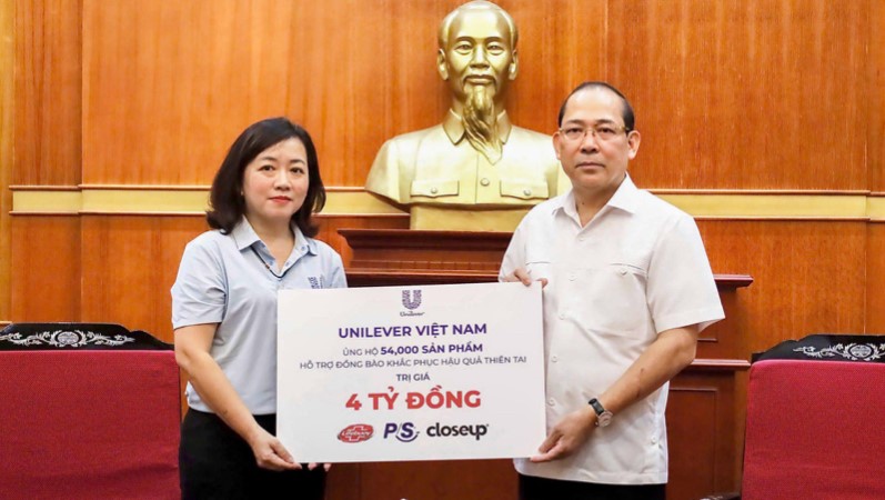 Hơn 100 ngàn sản phẩm chăm sóc cá nhân được Unilever hỗ trợ người dân miền Bắc khắc phục hậu quả cơn bão số 3