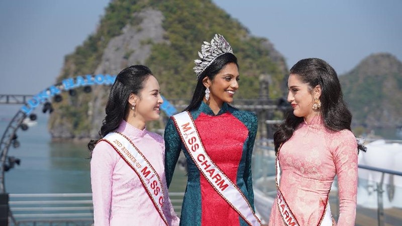 Top 3 Miss Charm 2024 thăm Vịnh Hạ Long bằng du thuyền hạng sang