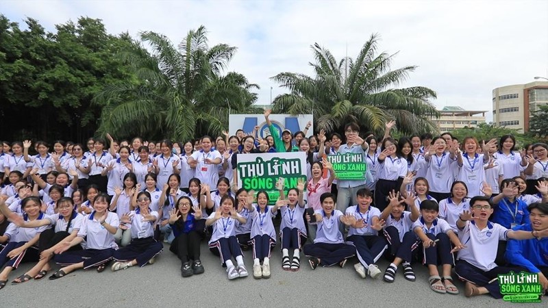 Hoa hậu H’Hen Niê truyền cảm hứng trồng cây cho các bạn trẻ Gen G