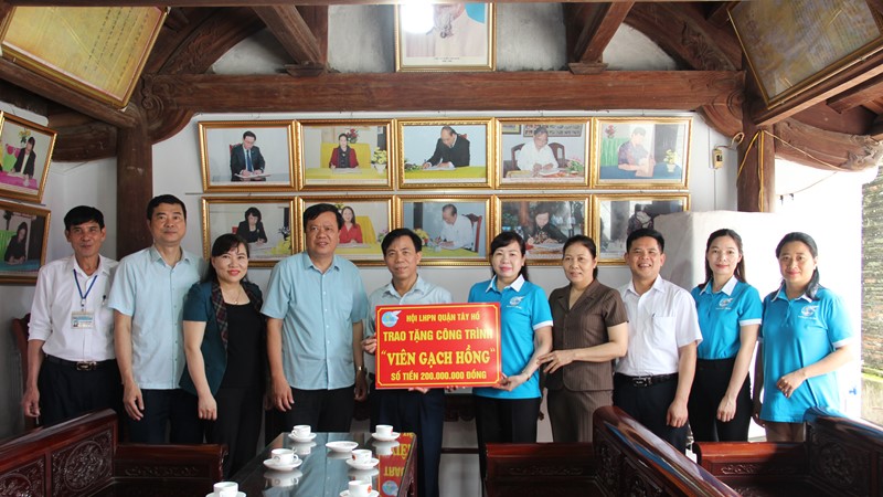 Mỗi phụ nữ Tây Hồ góp “một viên gạch hồng” tôn tạo đền thờ Hai Bà Trưng
