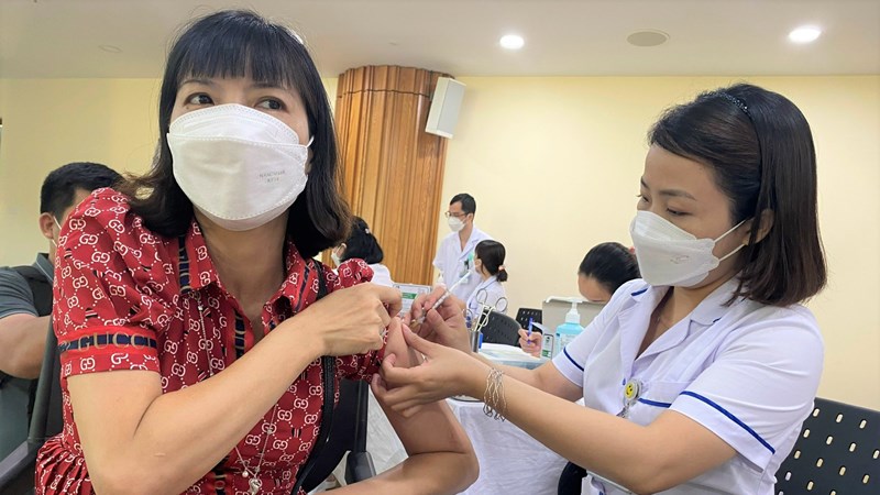 Tổng Liên đoàn lao động Việt Nam phát động tiêm vắc-xin Covid-19 mũi 3, mũi 4