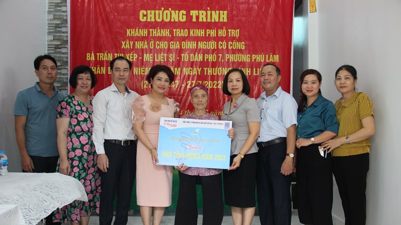 Báo Phụ nữ Thủ đô: Khánh thành, trao kinh phí hỗ trợ xây nhà cho mẹ Liệt sĩ ở quận Hà Đông