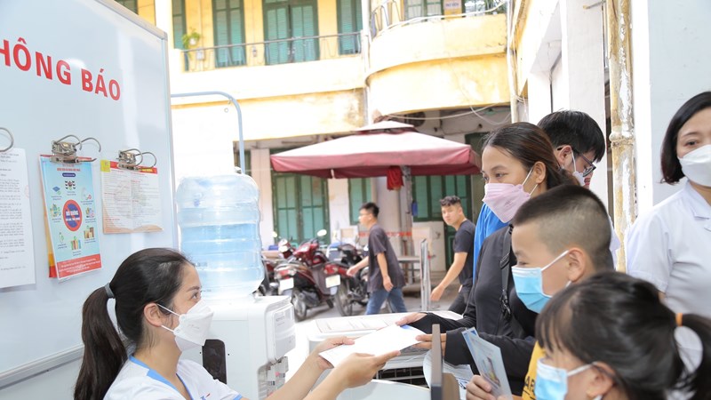 Hội LHPN quận Ba Đình, BV Đa khoa Hòe Nhai: Khám sức khỏe miễn phí cho con em gia đình chính sách