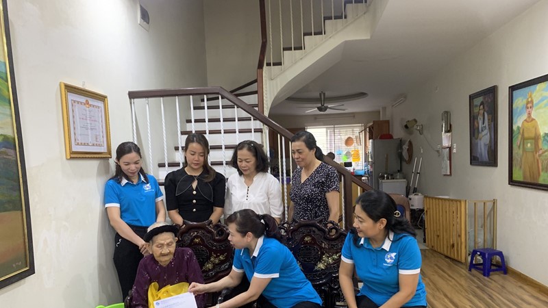 Phụ nữ Tây Hồ tri ân Mẹ Việt Nam Anh hùng