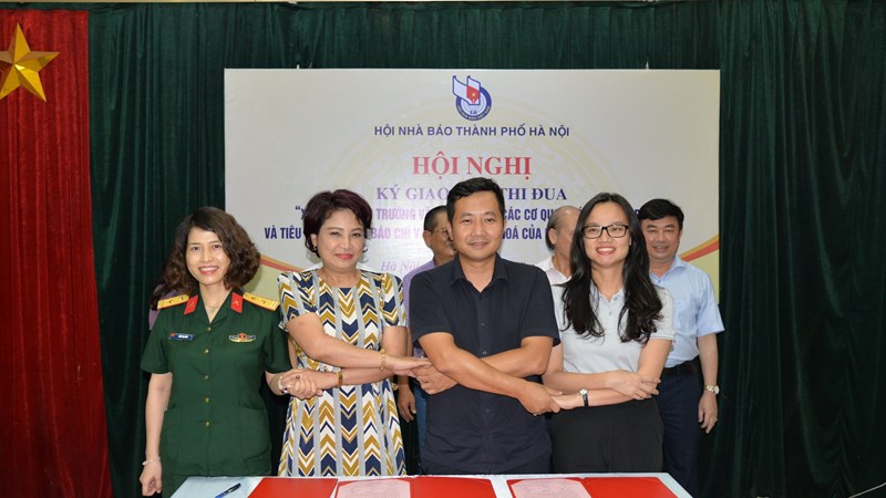 Các cơ quan báo chí Hà Nội ký giao ước thi đua xây dựng môi trường văn hóa