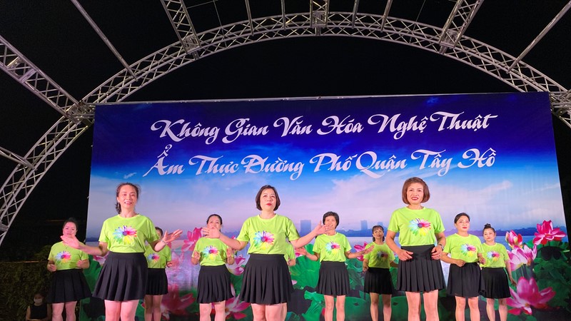 Phụ nữ Tây Hồ: Giao lưu dân vũ, thể thao chào mừng Quốc khánh 2/9