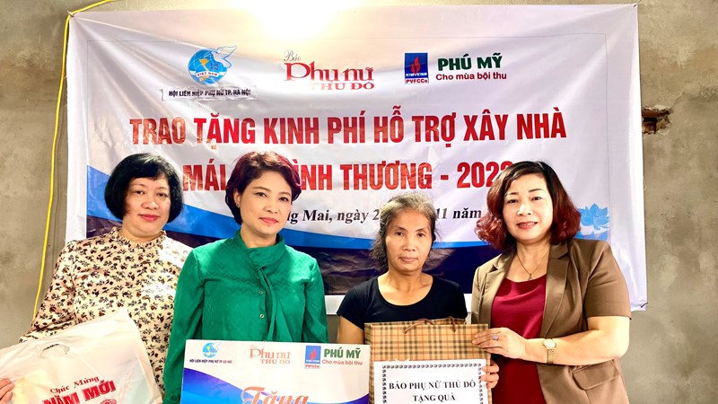 Báo Phụ nữ Thủ đô trao kinh phí xây Mái ấm tình thương cho phụ nữ phường Đồng Mai, Hà Đông