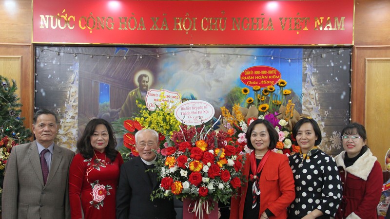 Hội LHPN Hà Nội: Thăm, chúc mừng cơ sở công giáo nhân dịp Noel