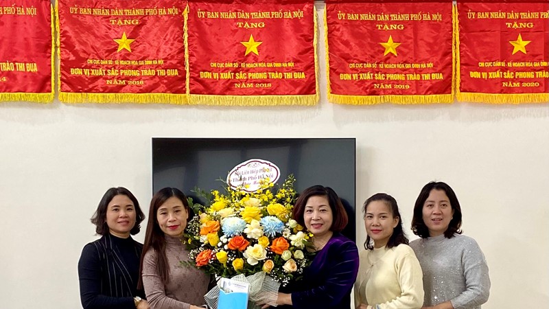 Hội LHPN Hà Nội: Chúc mừng Chi cục Dân số-Kế hoạch hóa gia đình nhân ngày Dân số Việt Nam