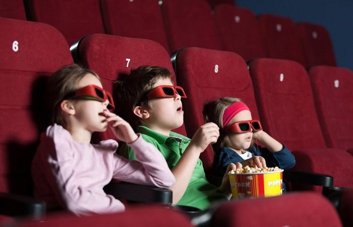 Phim tại rạp chiếu cho trẻ em dưới 13 tuổi phải kết thúc trước 22h có hiệu lực từ 1/1/2023