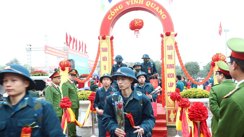 182 thanh niên huyện Mê Linh hăng hái lên đường nhập ngũ
