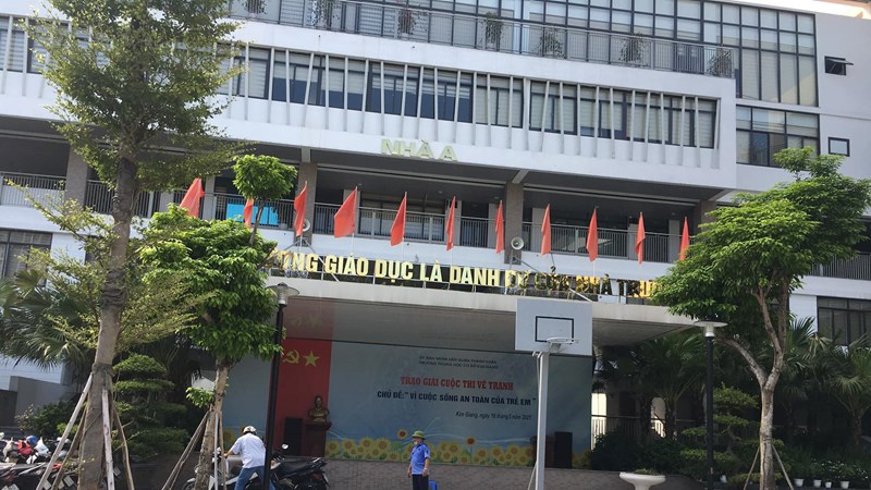 Đề nghị tạm dừng bếp ăn tập thể trường Tiểu học Kim Giang để phục vụ điều tra