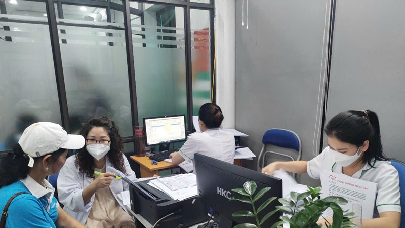 Gần 1.000 phụ nữ quận Hoàng Mai được khám sức khỏe miễn phí