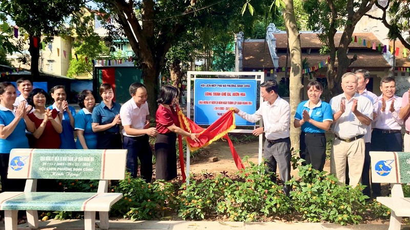 Khánh thành, bàn giao công trình “Ghế đá, vườn hoa”... chào mừng sinh nhật Bác