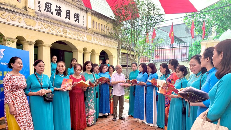 Hội LHPN quận Tây Hồ: Giáo dục truyền thống cho đội ngũ cán bộ Hội