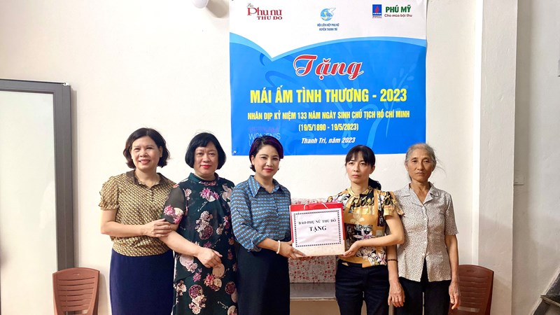 Báo Phụ nữ Thủ đô hỗ trợ hội viên phụ nữ Thanh Trì xây, sửa mái ấm tình thương
