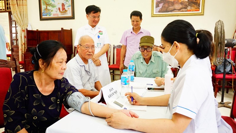 BV Đa khoa Ba Vì: Khám, cấp thuốc cho hơn 200 đối tượng chính sách, người có công